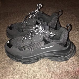 Balenciagas Triple S Black